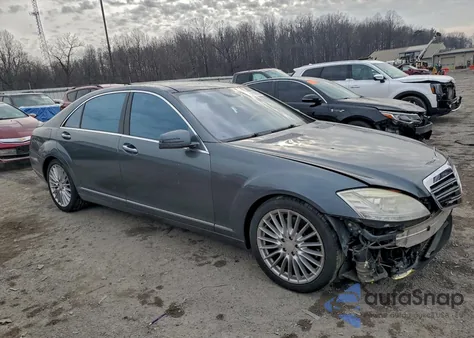 2010 Mercedes-Benz S 550 4Matic z USA, uszkodzony, nr VIN WDDNG8GB4AA304327